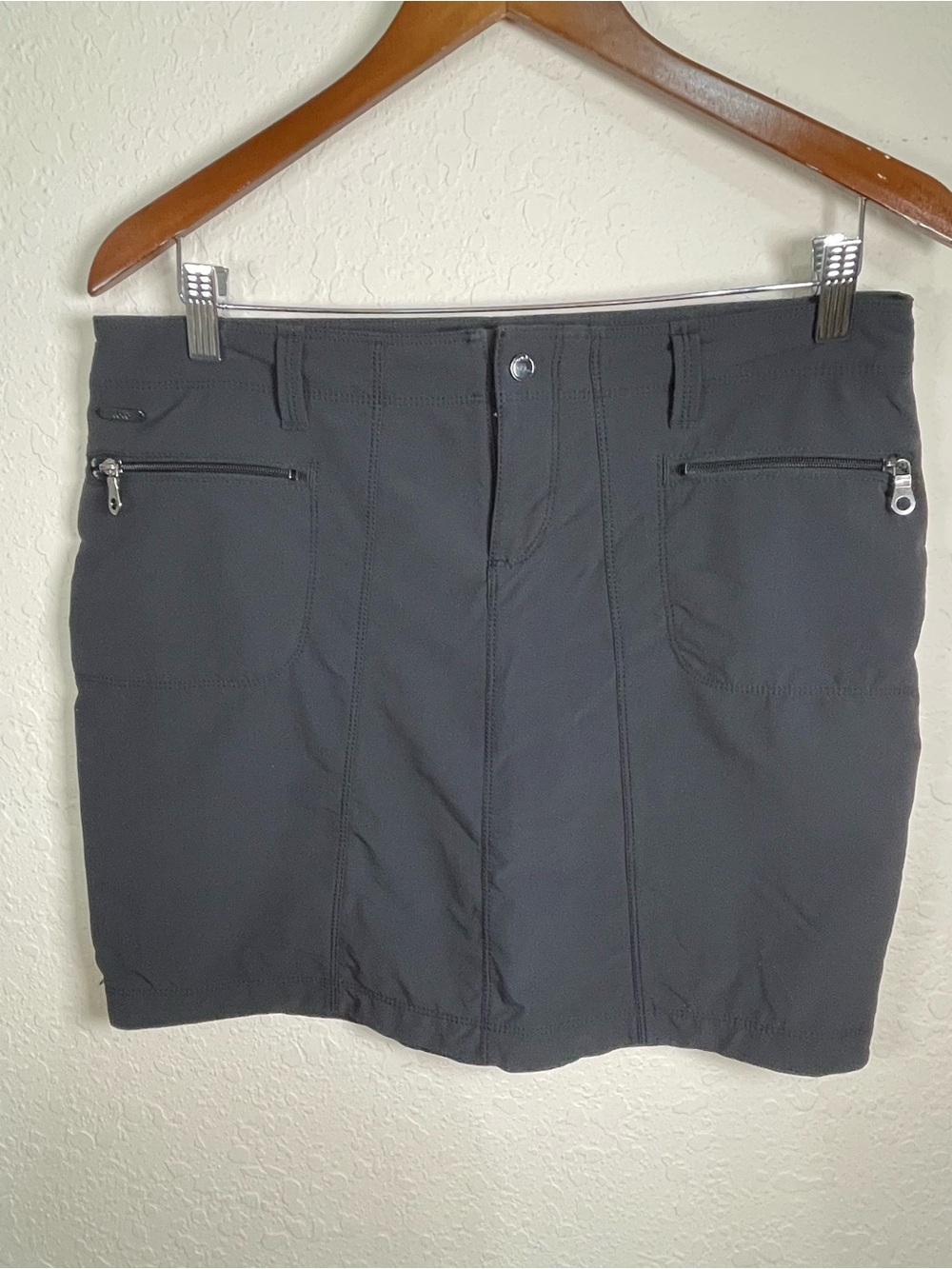 LOLË | Women's Black Cargo Skirt with Zip Pockets | 8
